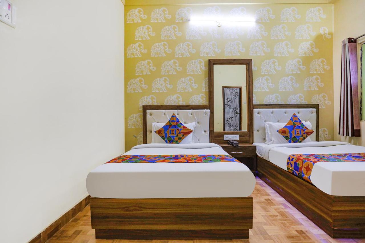 ורנאסי Fabhotel Shivam Palace מראה חיצוני תמונה