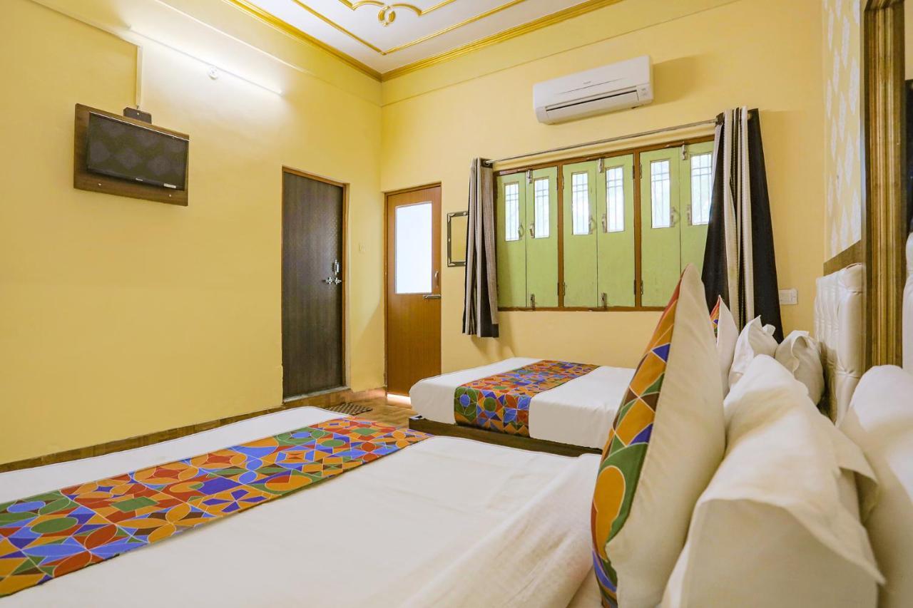ורנאסי Fabhotel Shivam Palace מראה חיצוני תמונה