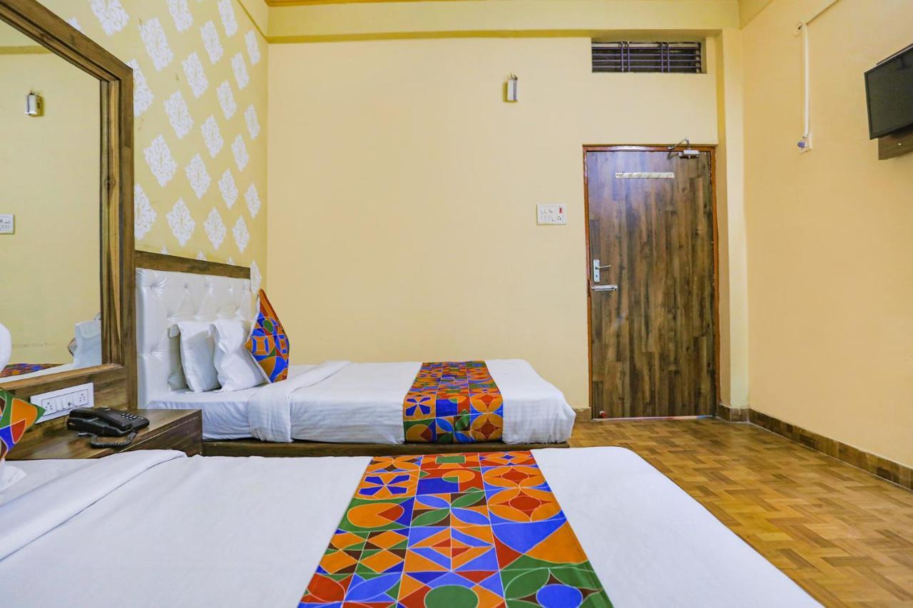 ורנאסי Fabhotel Shivam Palace מראה חיצוני תמונה