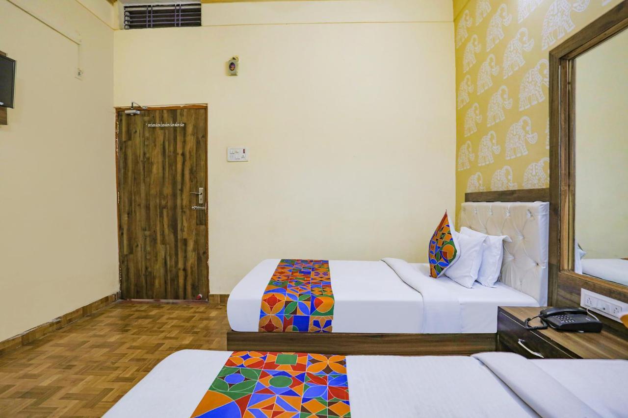 ורנאסי Fabhotel Shivam Palace מראה חיצוני תמונה