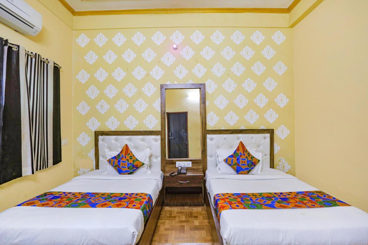 ורנאסי Fabhotel Shivam Palace מראה חיצוני תמונה
