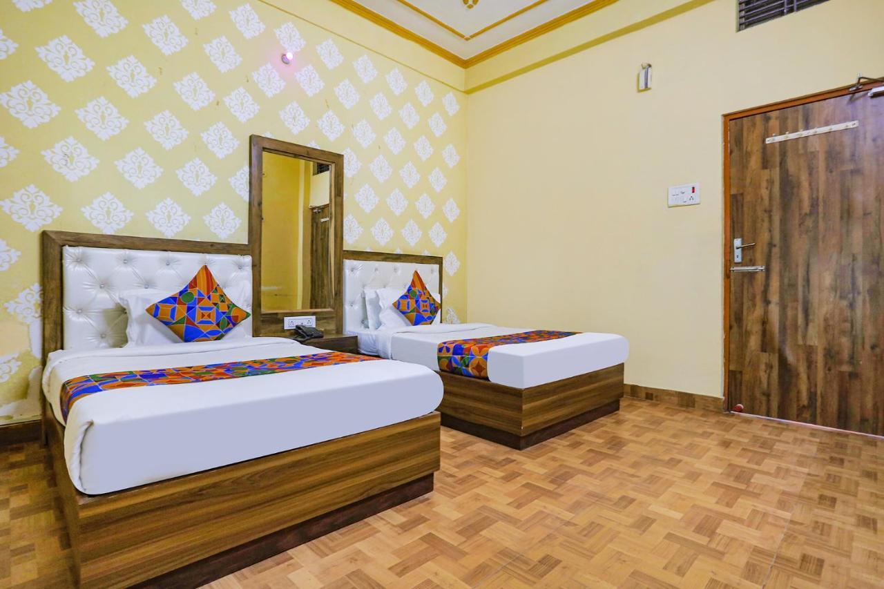 ורנאסי Fabhotel Shivam Palace מראה חיצוני תמונה